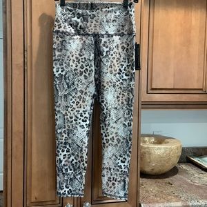 Evolution & creation animal print 7/8 legging. NWT.